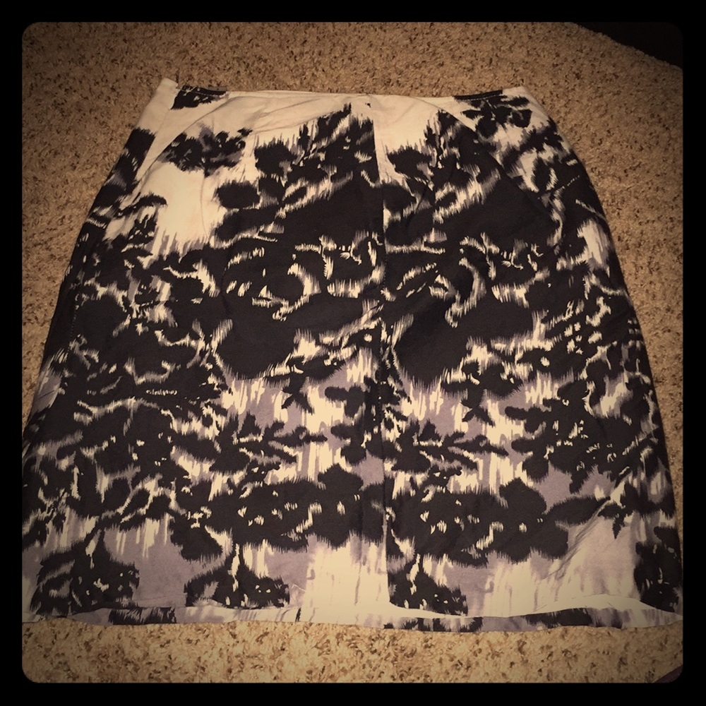 Cute Worthington black white and gray skirt